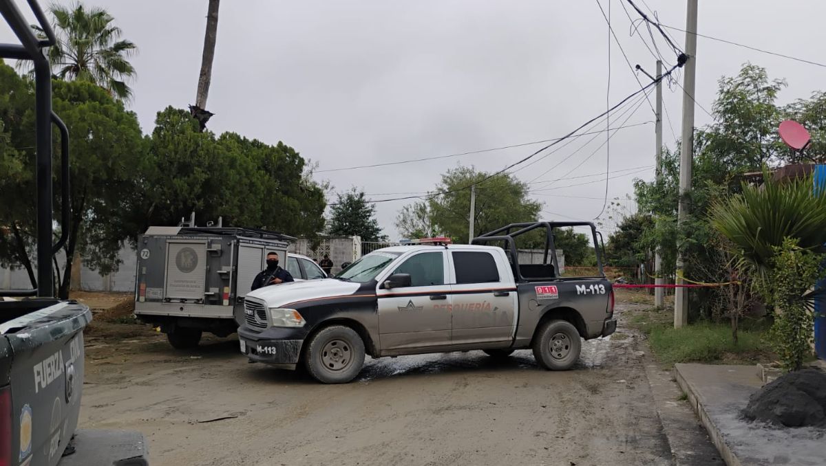 Personal de Servicios Periciales  trasladaron los restos en busca de más evidencias. | Especial