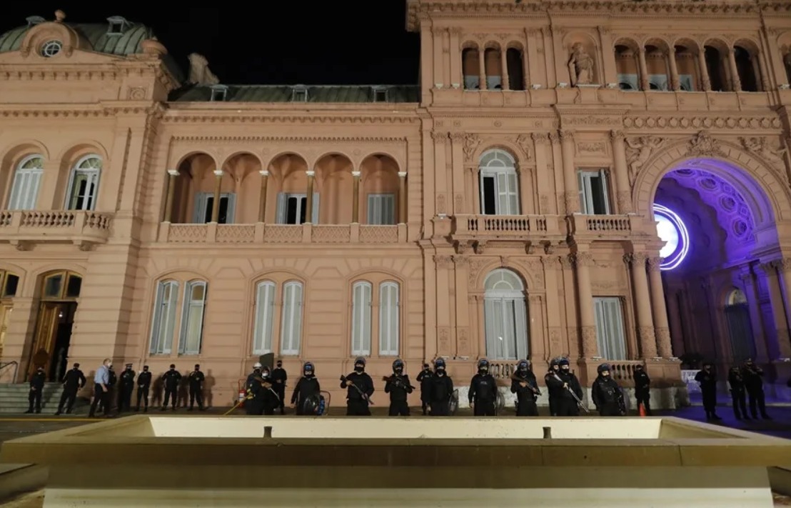 Soldado aparece muerto en la residencia oficial del presidente de Javier Milei