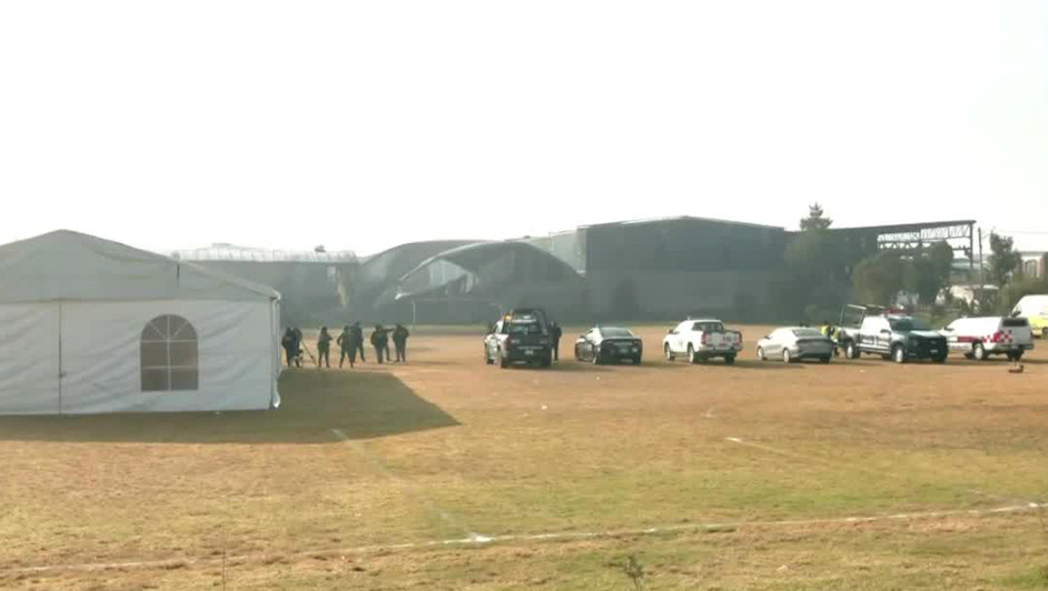 Reportan 10 muertos tras desplome de jet en Toluca, Estado de México