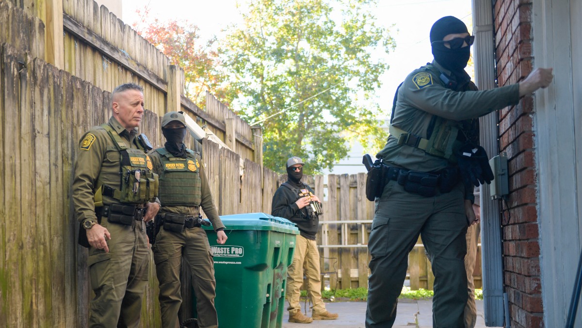 Los servicios de inmigración continúan con las redadas en diversas ciudades de EU. | AFP