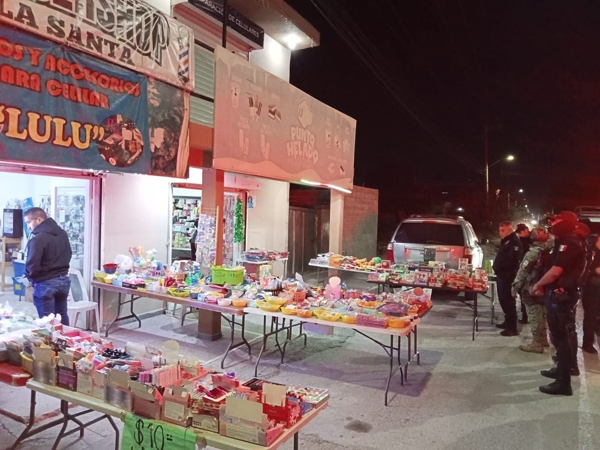 En Torreón, siguen revisiones en fayucas para evitar venta de pirotecnia. (Milenio Policía)
