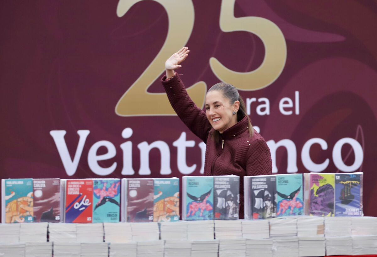 Sheinbaum inicia entrega gratuita de libros a jóvenes en México y otros países: "Es hermoso regalar"