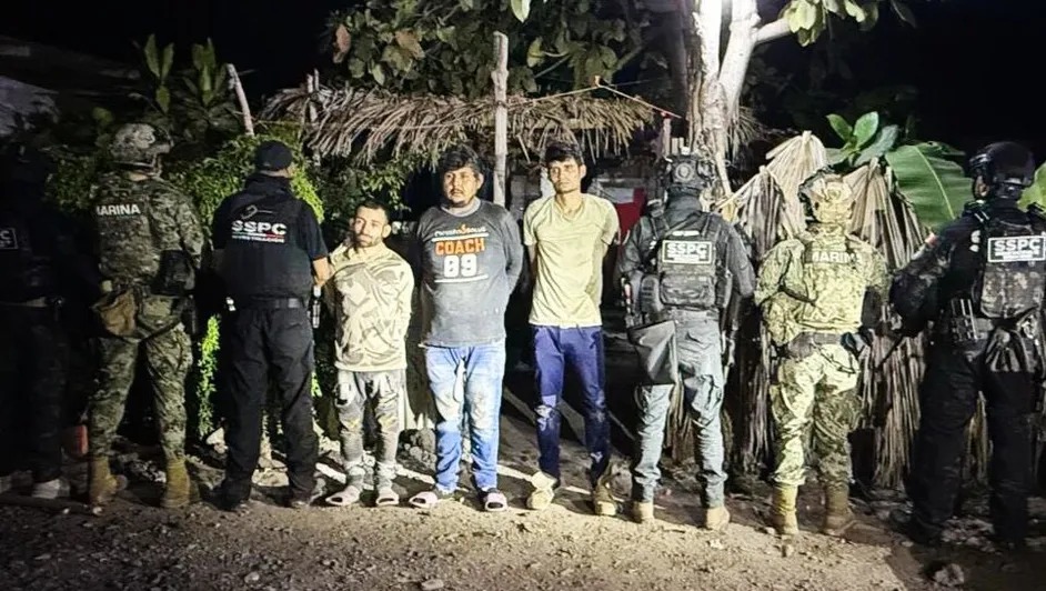 Detienen a tres integrantes de Los Blancos de Troya en Apatzingán