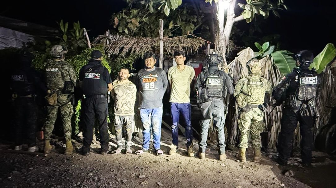 Detienen a tres extorsionadores en Apatzingán