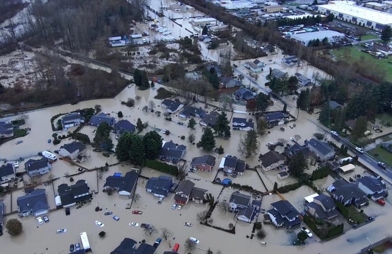 Fuertes vientos en noroeste de EU dejan sin electricidad a miles de personas