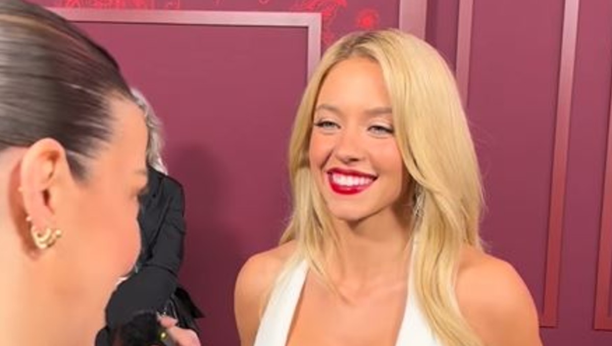 Esto ocurrió durante una alfombra roja | Captura