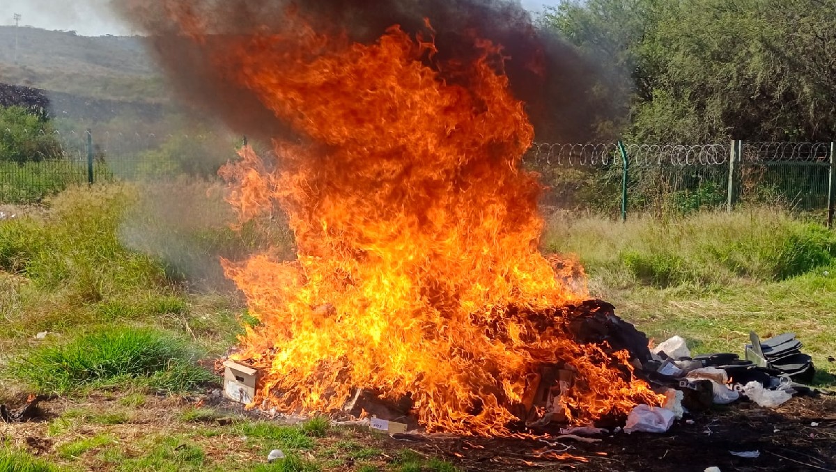 También se incineró indumentaria policial, motosierras y teléfonos. | Especial