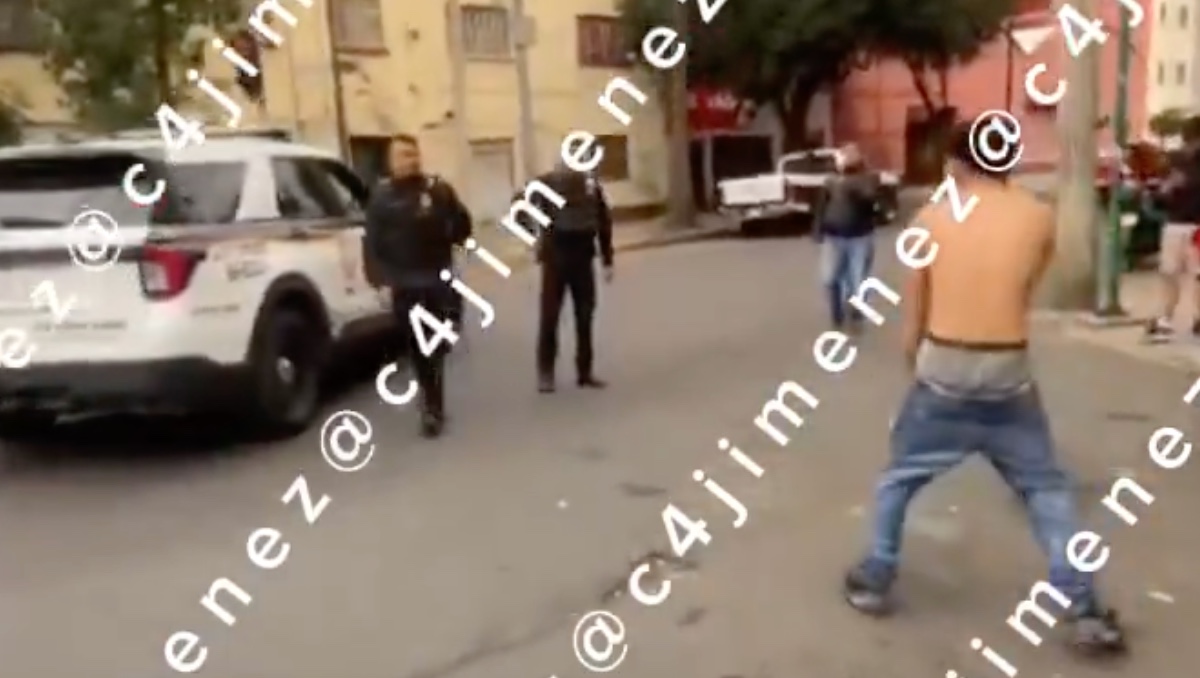 Joven reta a policias. | Especial