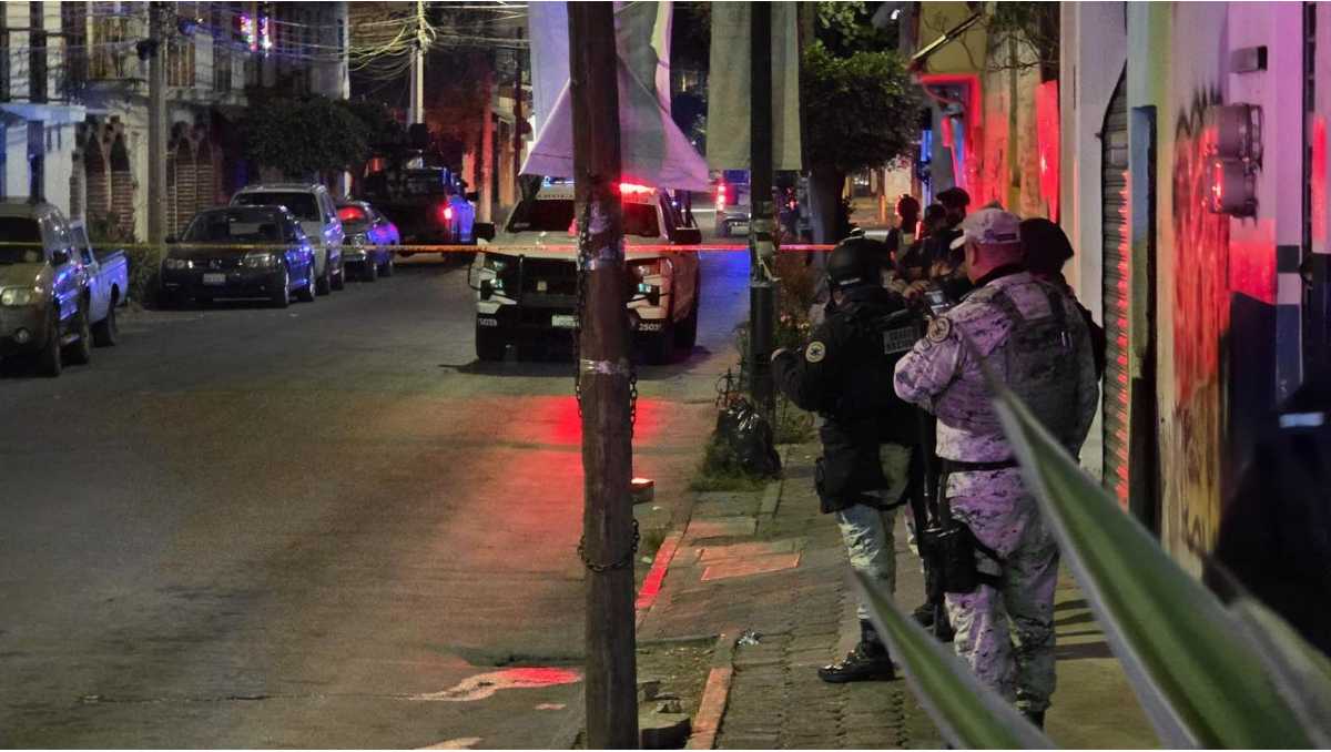 Un negocio de abarrotes fue atacado a balazos e intentaron incendiarlo en Celaya.