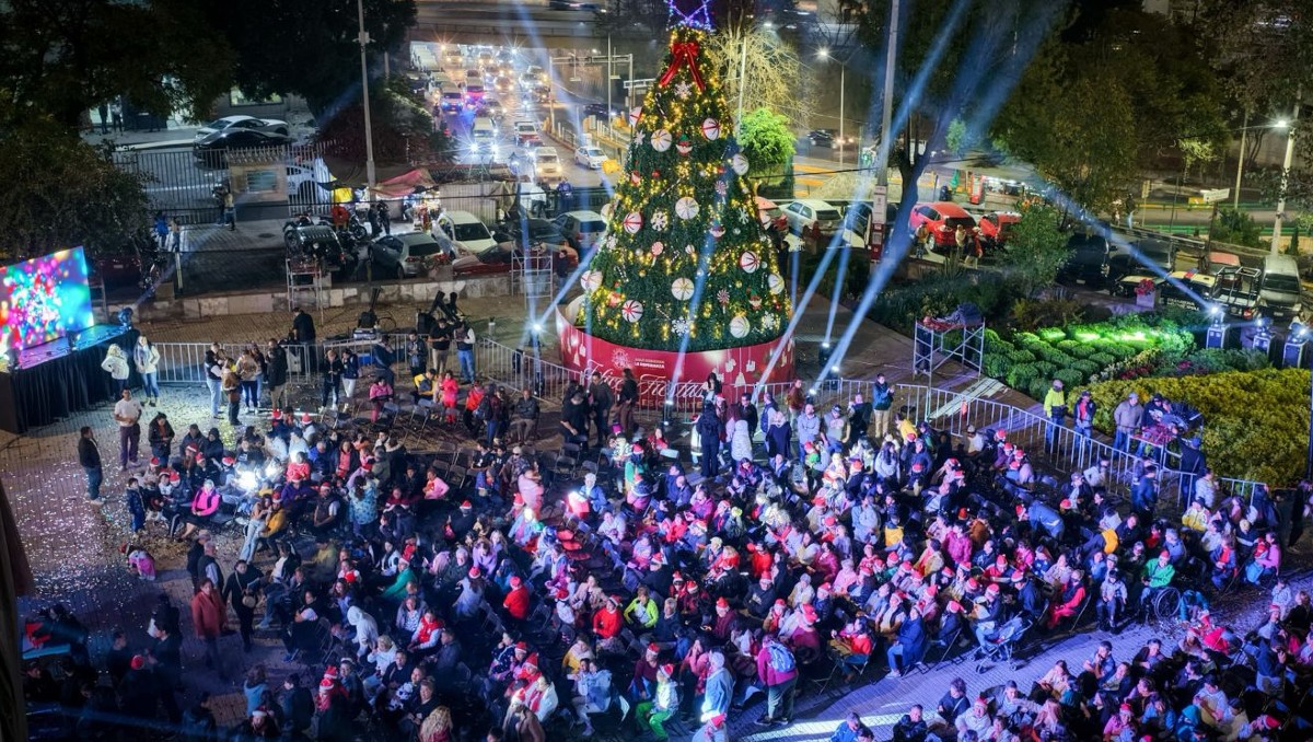Por primera vez habrá pista de hielo en el Parque la Hormiga y la Explanada Municipal de forma gratuita. | Foto: Especial