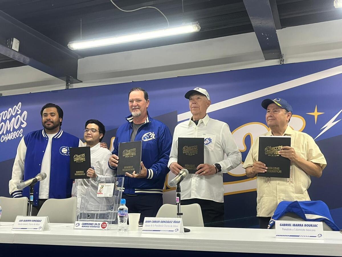 Presentación del libro Campeones 2024-2025 Memorias Fotográficas. (Vanessa Flores)