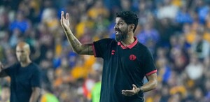 Sebastián Abreu estalla y acusa de arbitraje "localista" en eliminación de Xolos (Imago7)