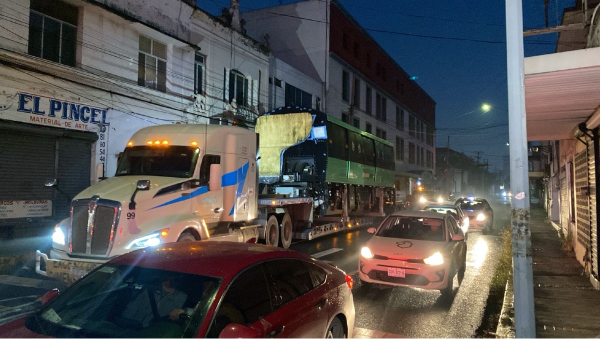 Se trata del tercer tren que llegó al estado para las nuevas líneas del Metro. | Erik Solheim Rocha