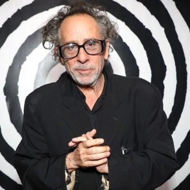 Burton menciona que la familia Addams toma protagonismo en esta segunda temporada.