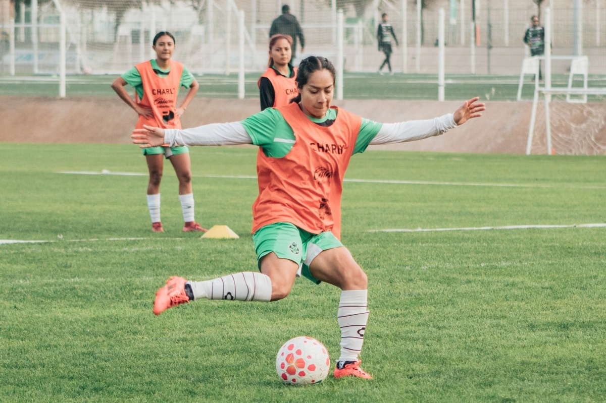 Diana Padilla, mediocampista de Santos Femenil. | Especial