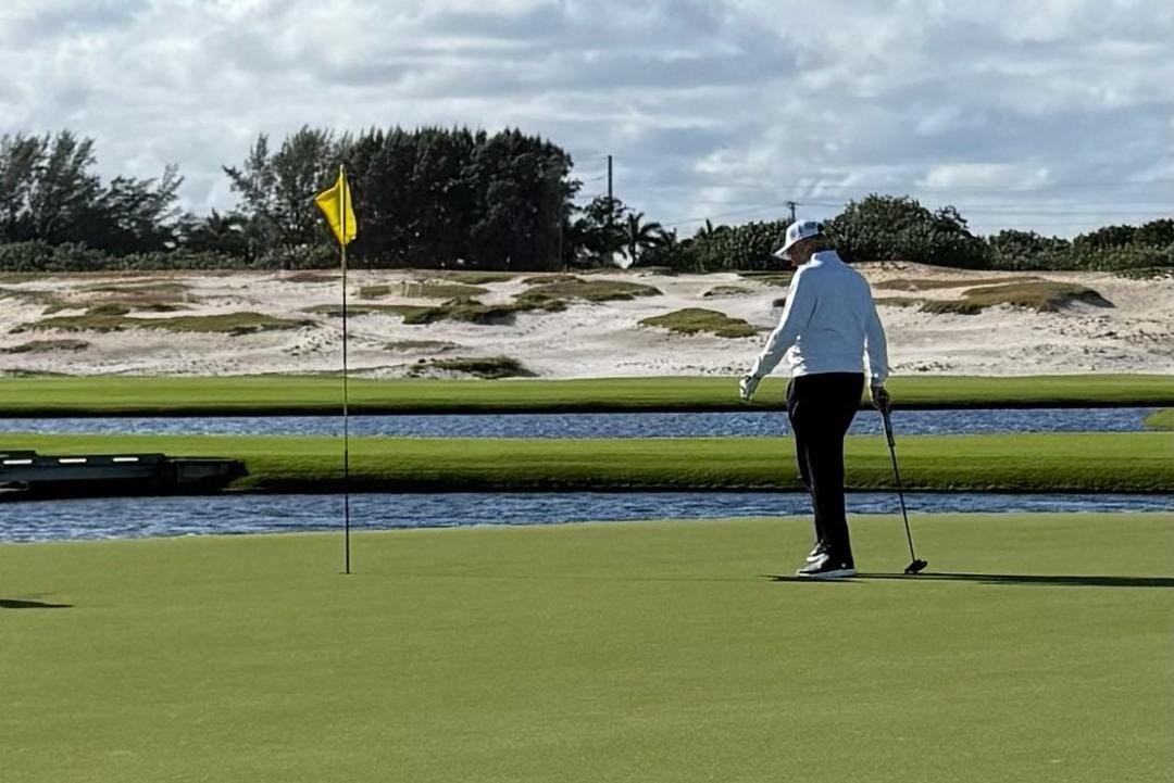 Ricardo Salinas dice que Trump lo invitó a su recepción navideña en la Casa Blanca