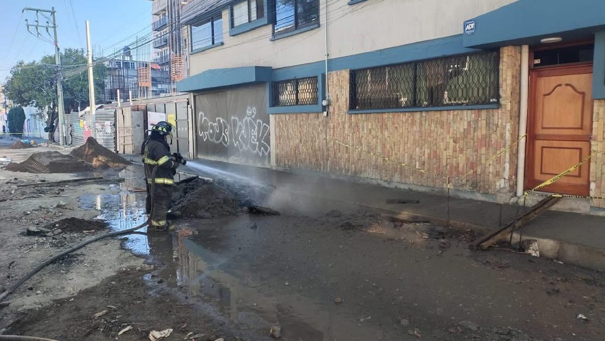 Una escuela fue evacuado por la fuga de gas en la calle Eduardo González y Pichardo, en Toluca. Foto: (Especial)