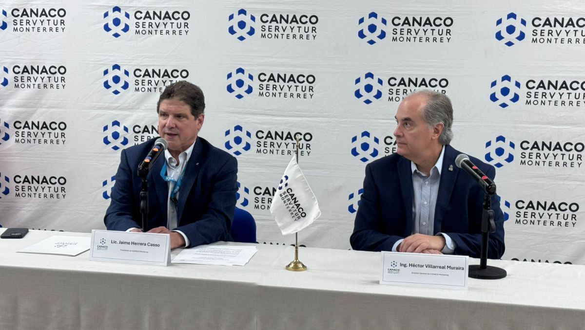 Jaime Herrera, presidente de la Canaco, y Héctor Villarreal, director general, presentaron la proyección de ingresos. Fabricio Gallegos