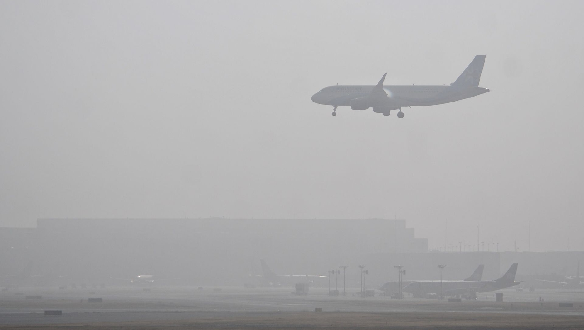 ¿Afectará tu vuelo? Reportan bancos de niebla en 8 aeropuertos de México