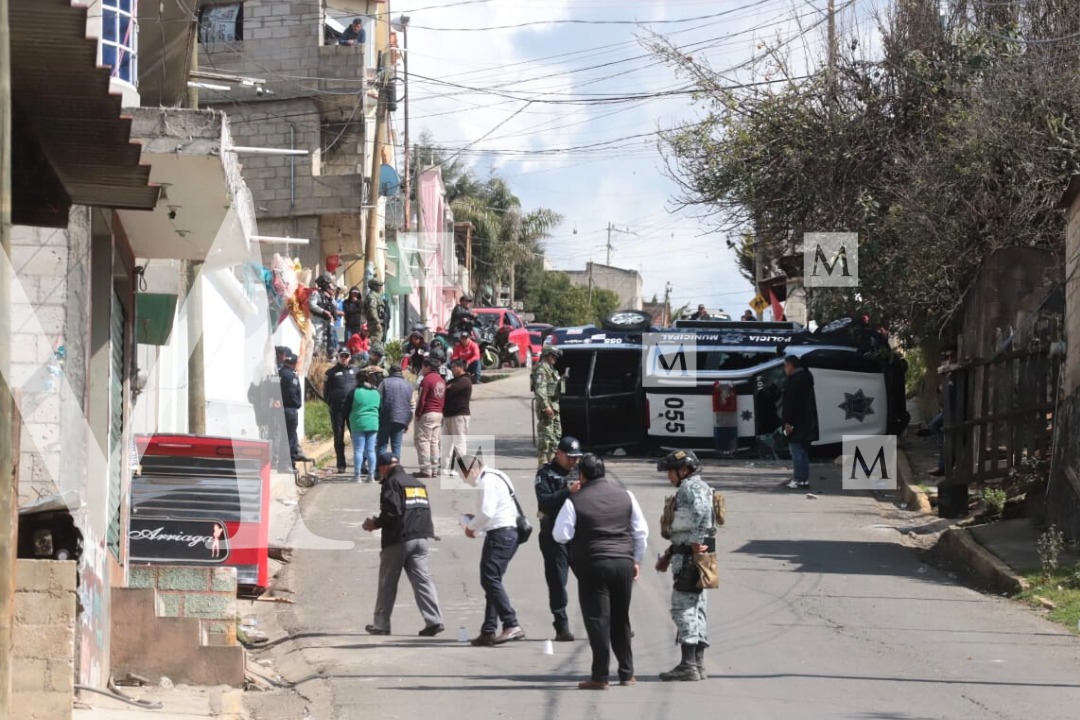 Una de las patrullas fue retenida por pobladores y otra resultó con daños. Foto: (Iván Carmona)