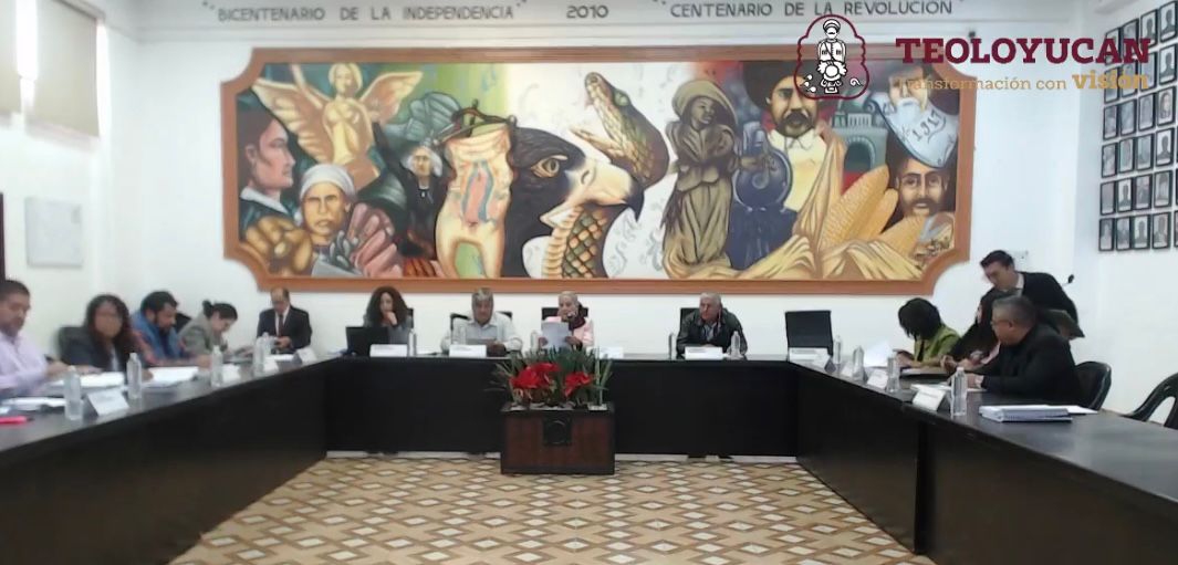 Regidores confrontan a funcionarios municipales durante la sesión. Especial