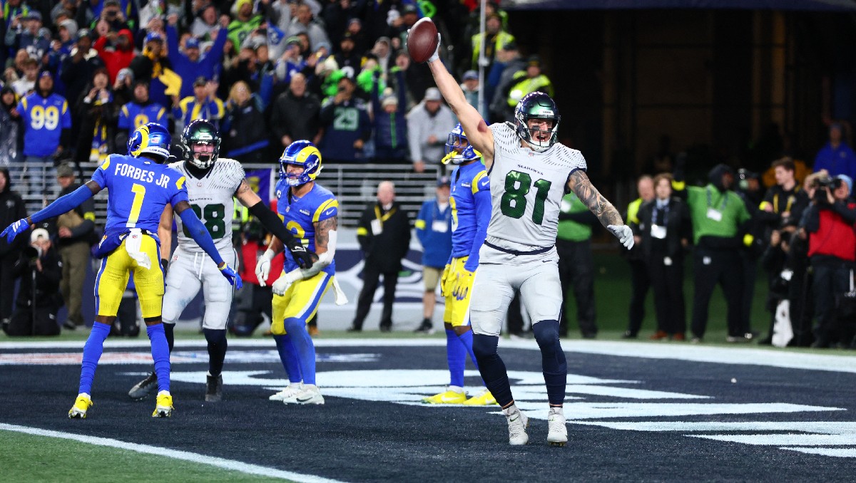 Seahawks remontan a Rams en tiempo extra y se meten a la postemporada de la NFL