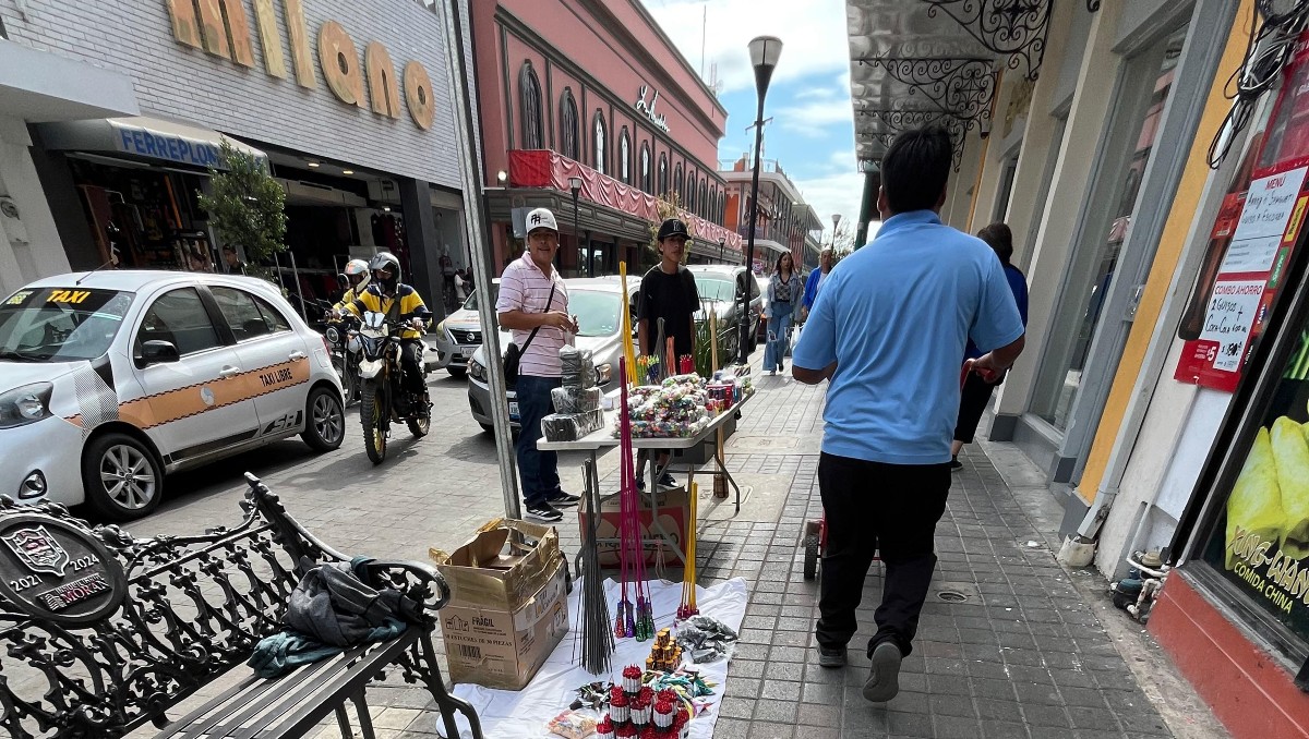 Venta de pirotecnia en el centro de Tampico. (Yazmín Sánchez)