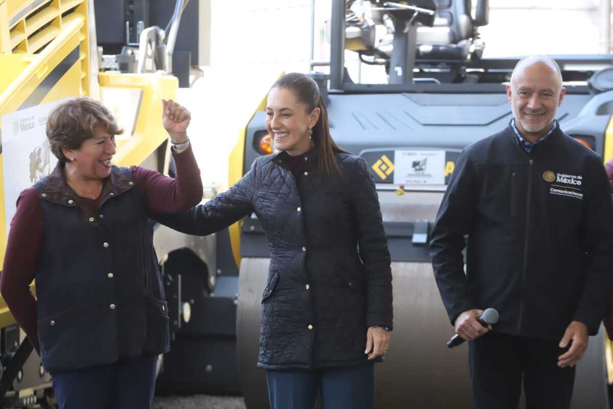 Sheinbaum entrega trenes de repavimentación a municipios del Oriente del Edomex