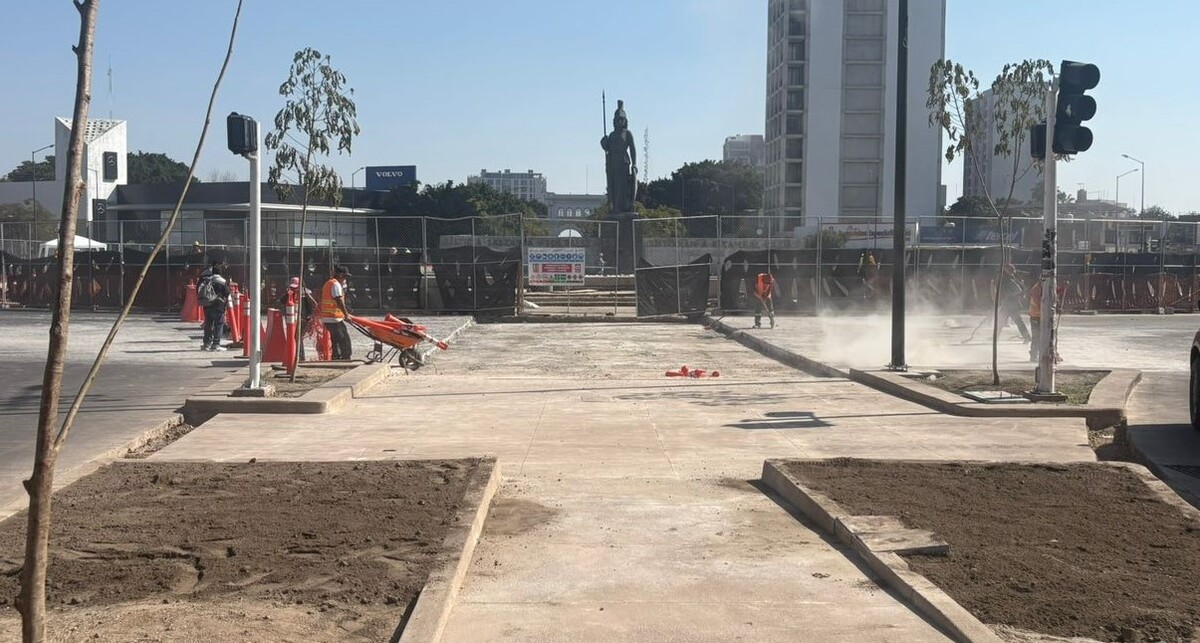 Continúan las obras en la Glorieta Minerva de Guadalajara, las cuales comenzaron en septiembre (Foto: Fátima Briceño)