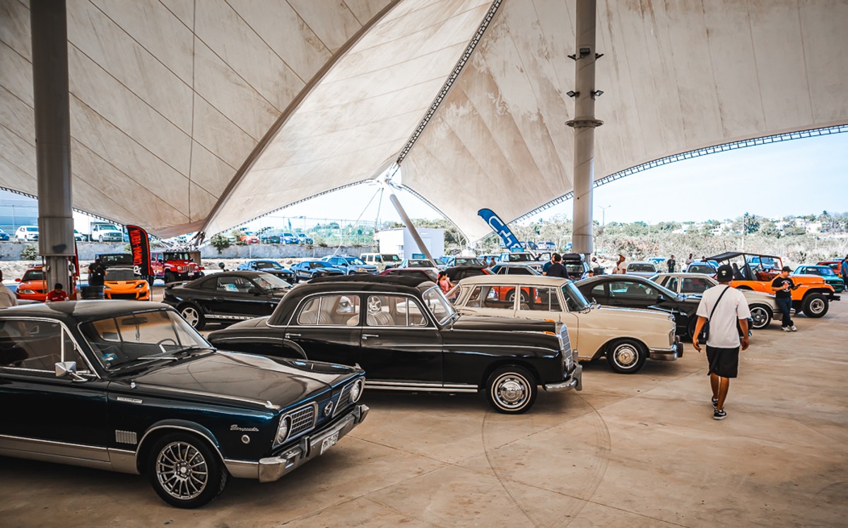 Encuentro de autos clásicos por Club Leyendas del Camino en Tampico.