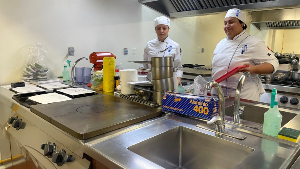 Estudiantes Anáhuac Puebla conquistan primer lugar de Copa Vatel 2025 | Especial