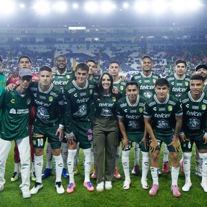 El Club León irá por dos refuerzo extranjeros para el torneo Clausura 2026; ocuparía plaza de No Formados en México para reforzar la defensa y delantera