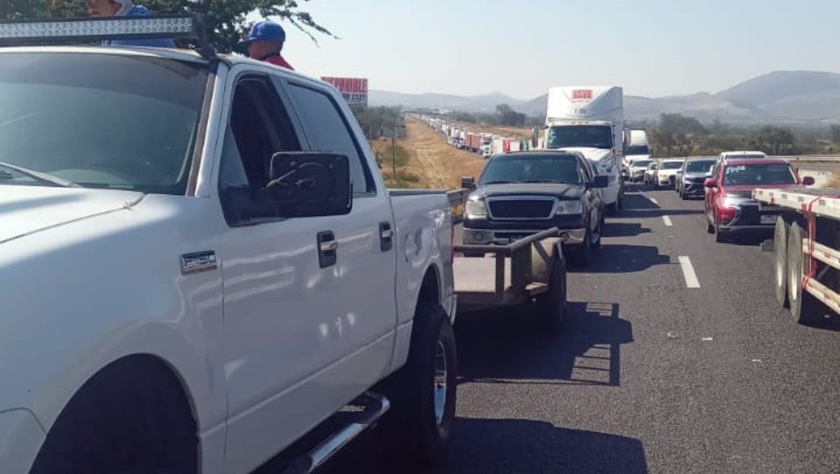 Pénjamo: cierran carretera hacia Abasolo por trabajos de Pemex | Especial