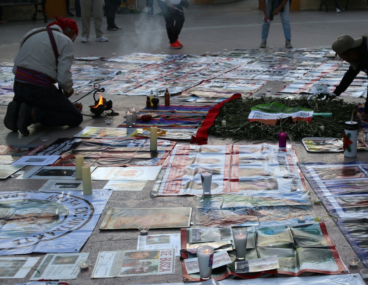 En Torreón, encienden 'Luces de la esperanza' por desaparecidos. (Martín Piña)