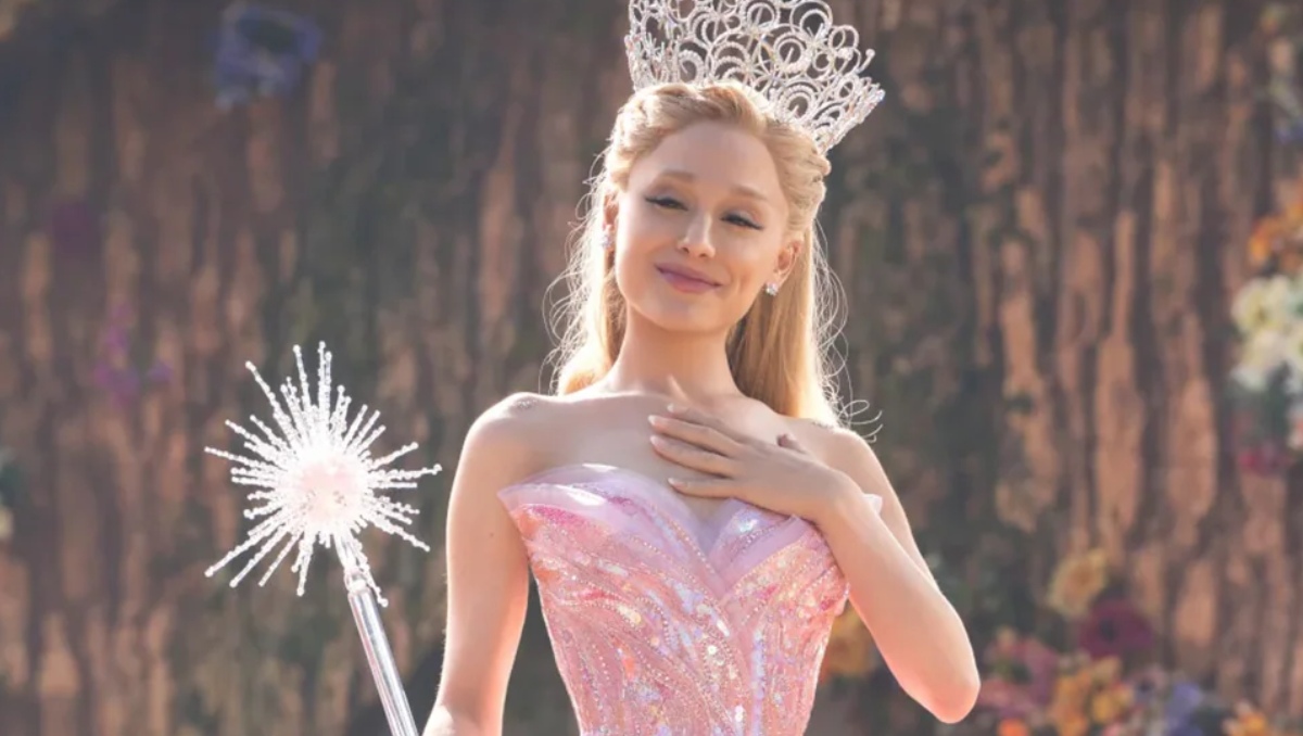 Ariana Grande protagoniza Wickes y da vida al personaje de Glinda | Especial