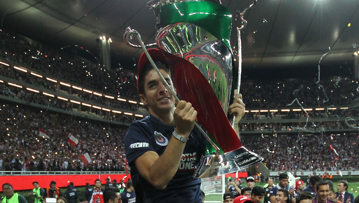 "Siempre serás un Chivahermano distinguido": Chivas hace oficial el adiós de Isaac Brizuela