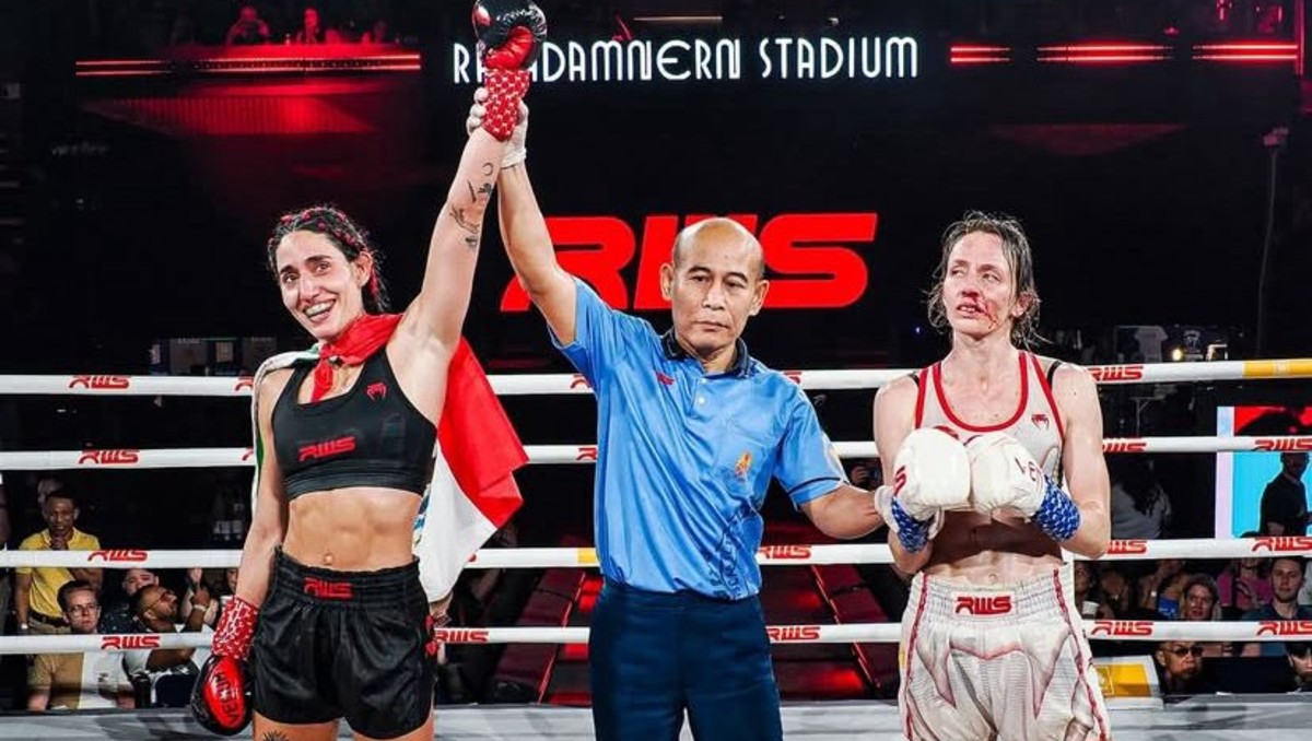 Laura Burgos hace valer su título mundial de muaythai y logra victoria en su debut profesional (Instagram lauraaburgos)