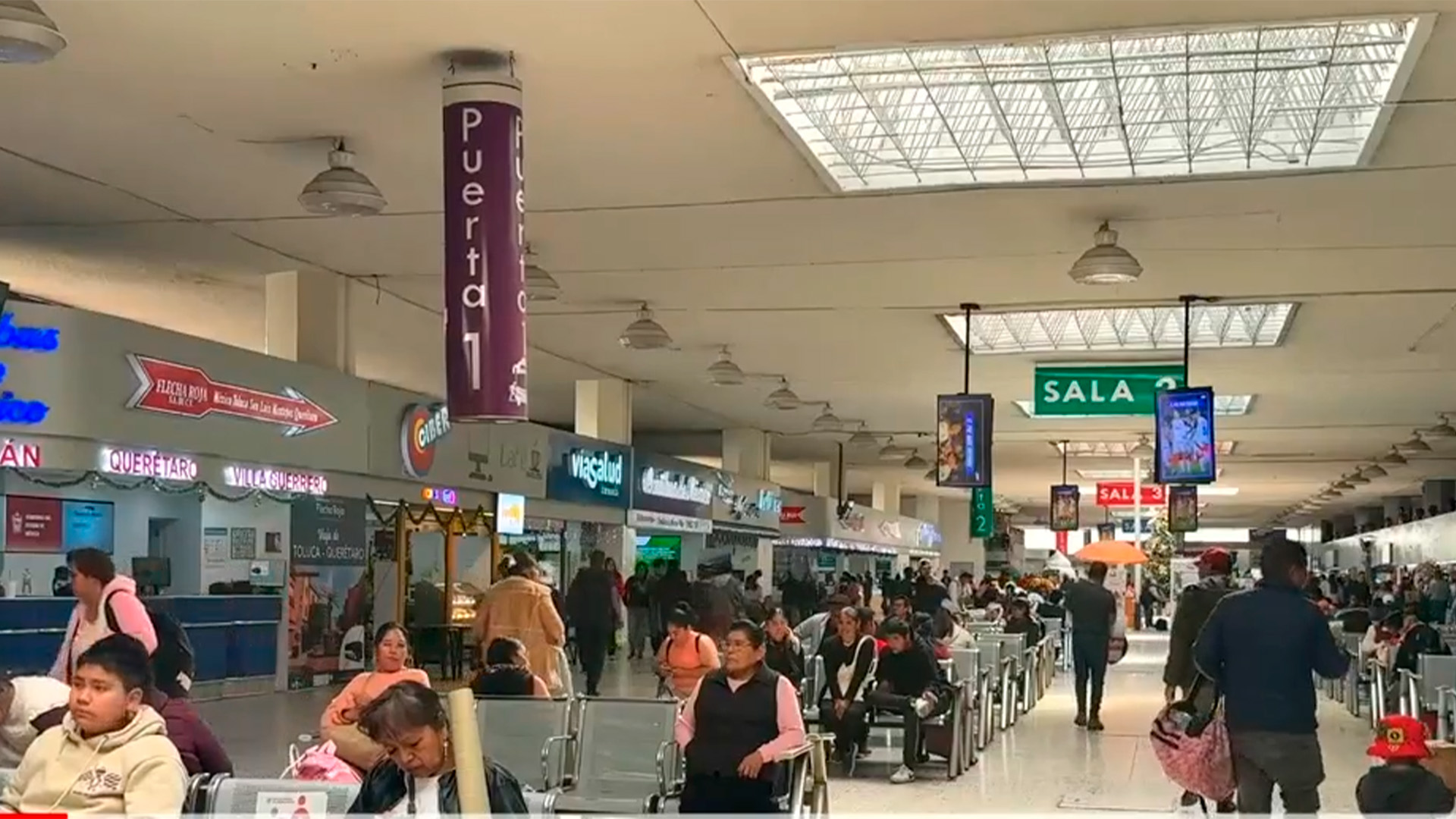 Repunte de afluencia en la central camionera de Toluca por fiestas decembrinas