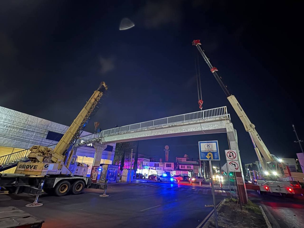 Retiran puente a la altura del hospital general de Pachuca. (Guadalupe Trejo)