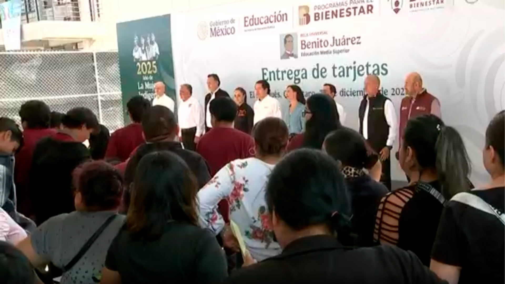 Sheinbaum encabeza entrega de tarjetas de la Beca Benito Juárez en Querétaro