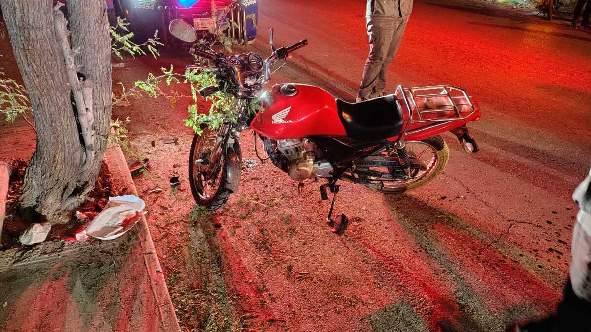 En Torreón, derrapa en su moto y resulta lesionado. (Milenio Policía)