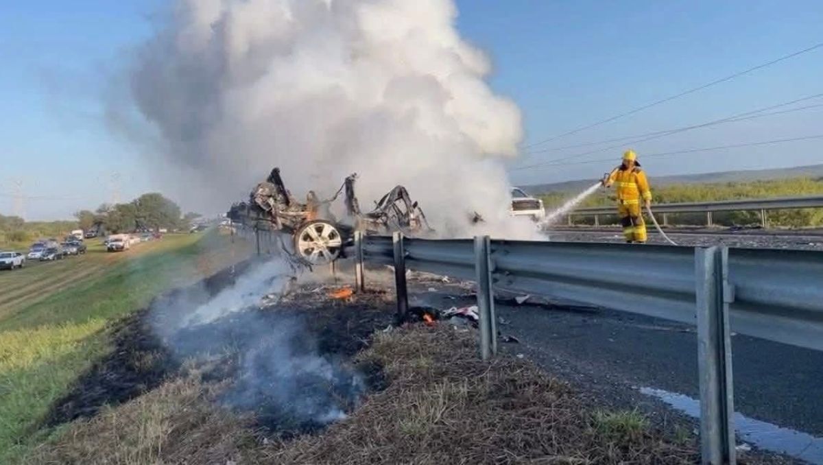 El automóvil con placas de Nuevo León se impactó de frente contra una camioneta | Especial
