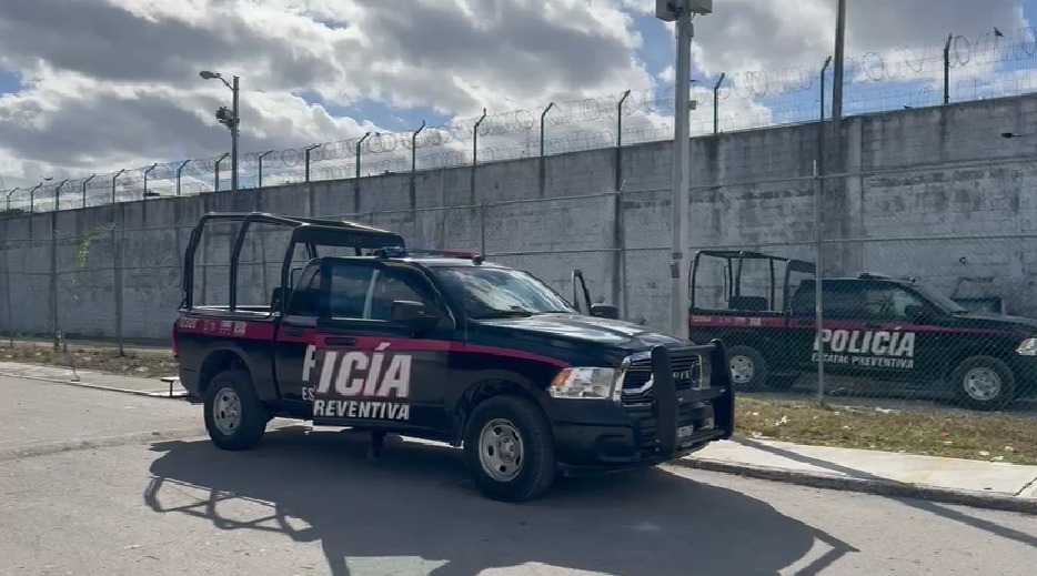 Autoridades interceptaron a tres hombres y una mujer. (Foto: especial)