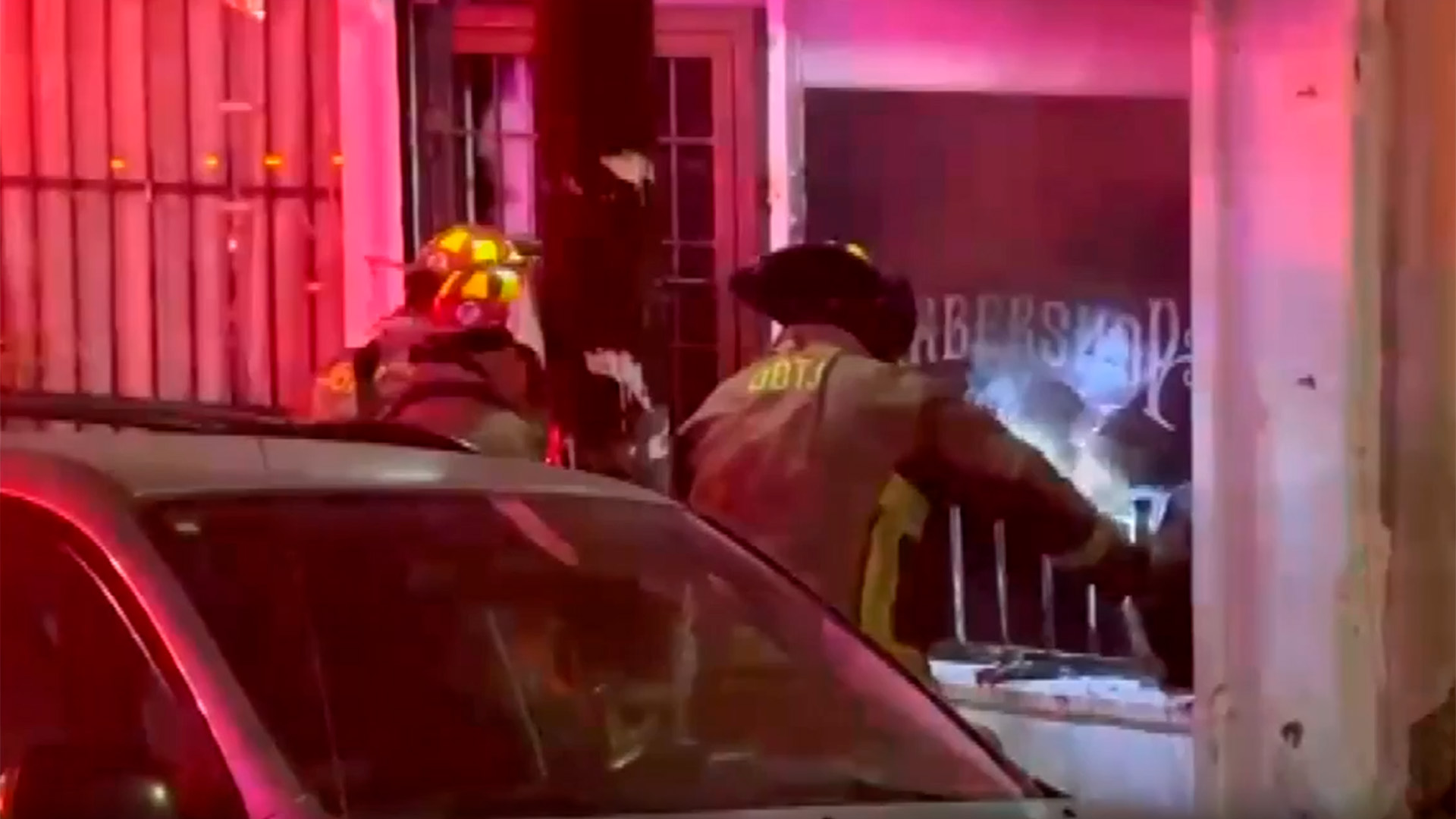 Incendio consume dos barberías en Tijuana; no hay lesionados