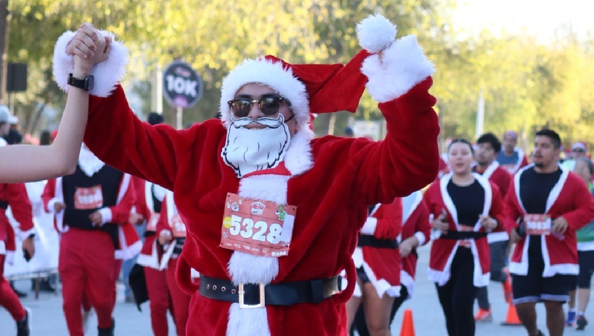 The Santa Run 2025 convoca a miles de 'Santas' en Monterrey