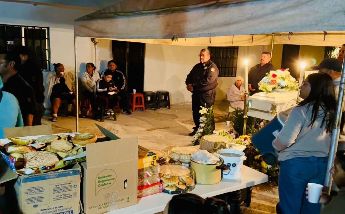 Laguneros ayudan en funeral a madre que perdió a su bebé. l Especial