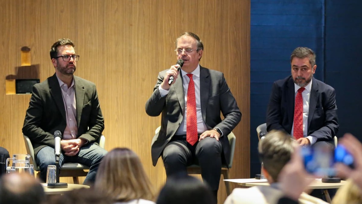 Polos, clave para aprovechar cuando se refrende el T-MEC: Ebrard