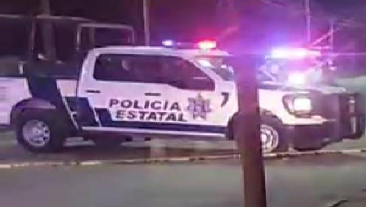 La Policía estatal acordonó la zona del doble homicidio en Huejutla. Foto: (Especial)