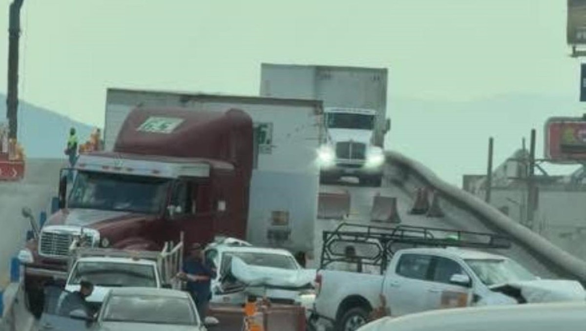 El accidente causó el cierre total de la vialidad por varias horas. Foto: Especial