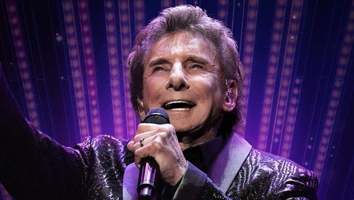 Cantante Barry Manilow, conocido por el éxito 'Copacabana', revela que tiene cáncer de pulmón; pospone conciertos